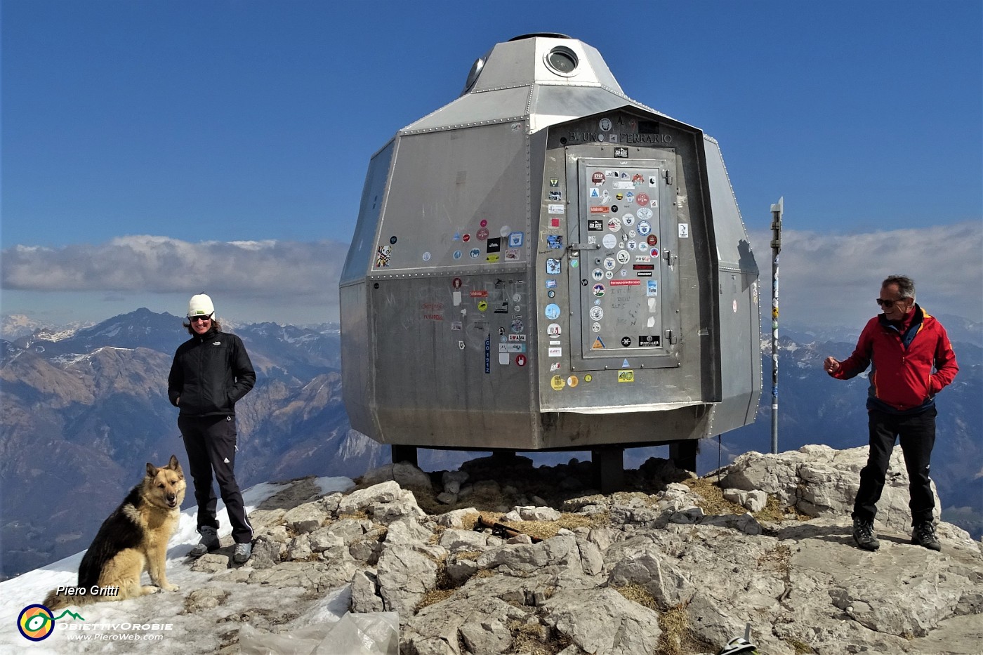 05 Al Bivacco Ferrario di vetta Grignetta (2177 m).JPG